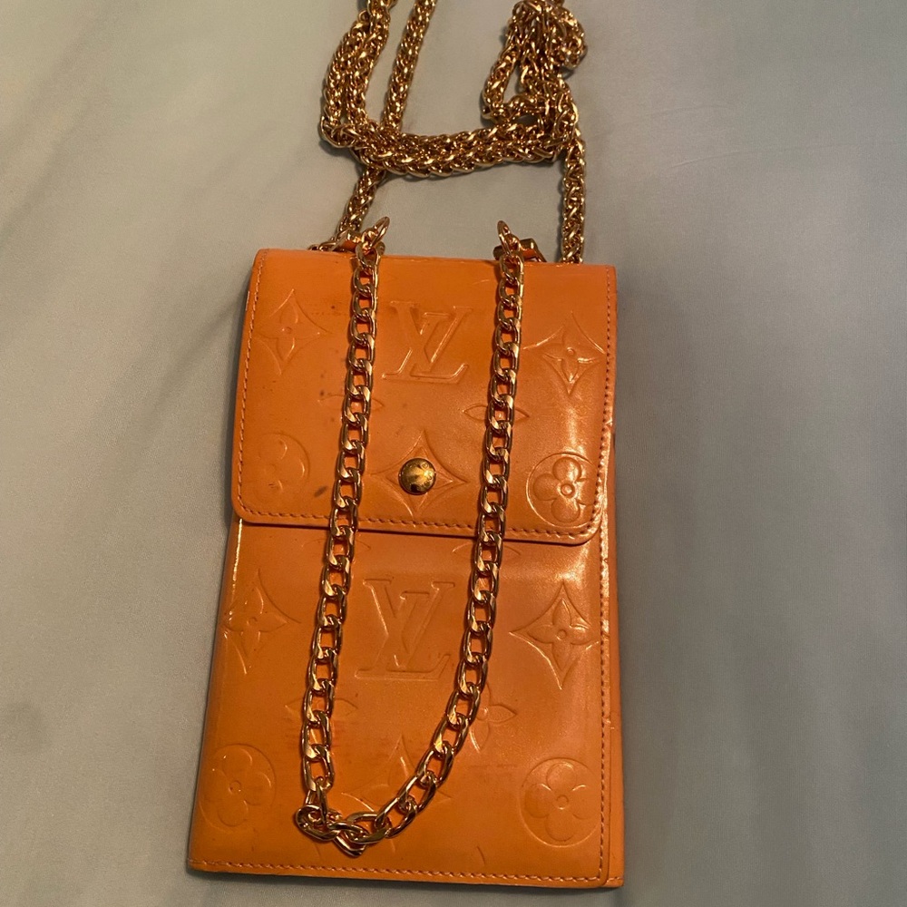 LOUIS VUITTON VERNIS WALKER WALLET/CROSSBODY